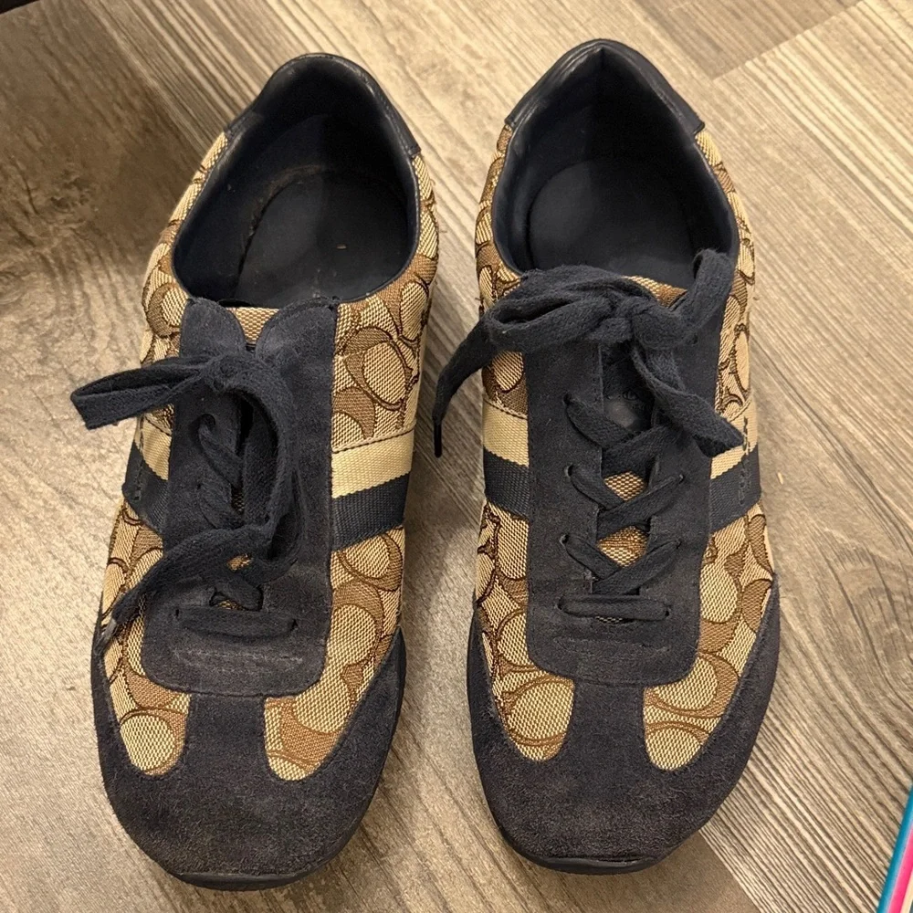 Coach Kelson Signature Logo Navy Blue and Tan Low Rise Sneakers Size 9.5